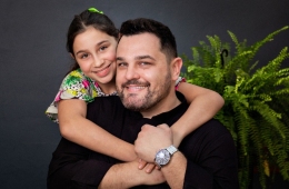 Chef Saimon Novack ensina receita de filé mignon com a filha de 10 anos em live do Dia dos Pais
